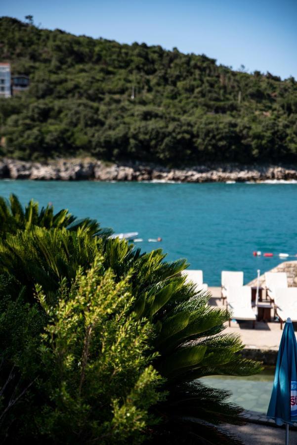 Hotel R Utjeha Bagian luar foto