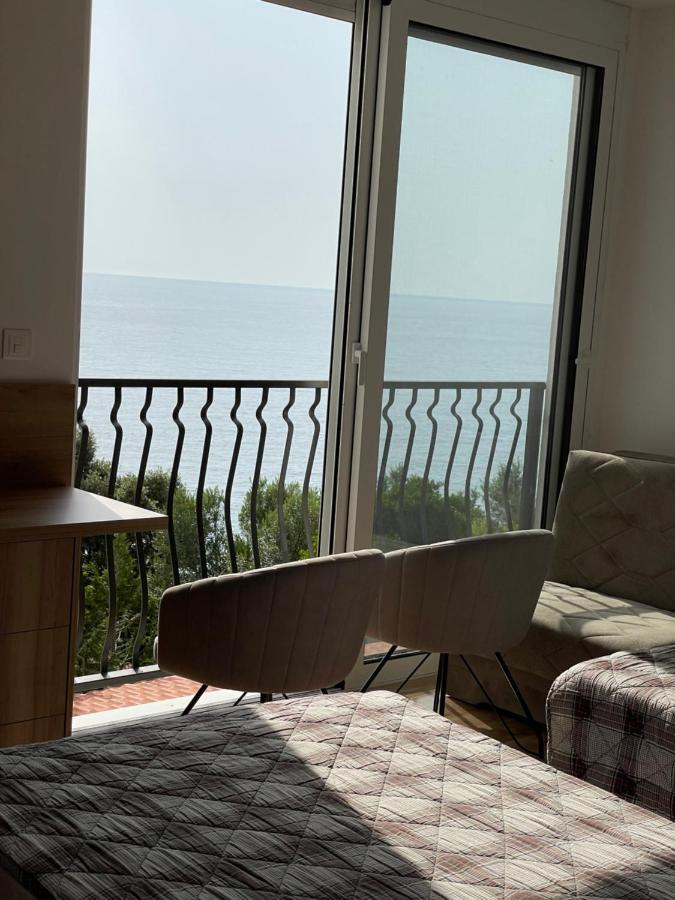 Hotel R Utjeha Bagian luar foto