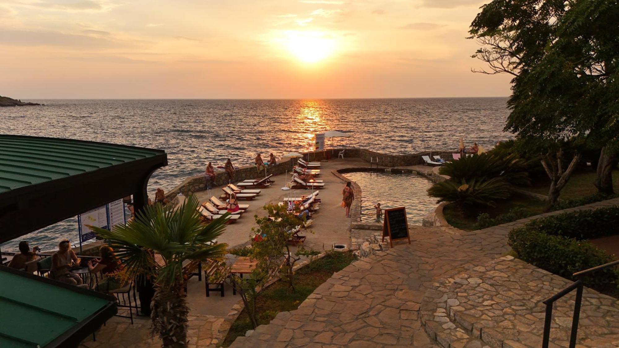 Hotel R Utjeha Bagian luar foto