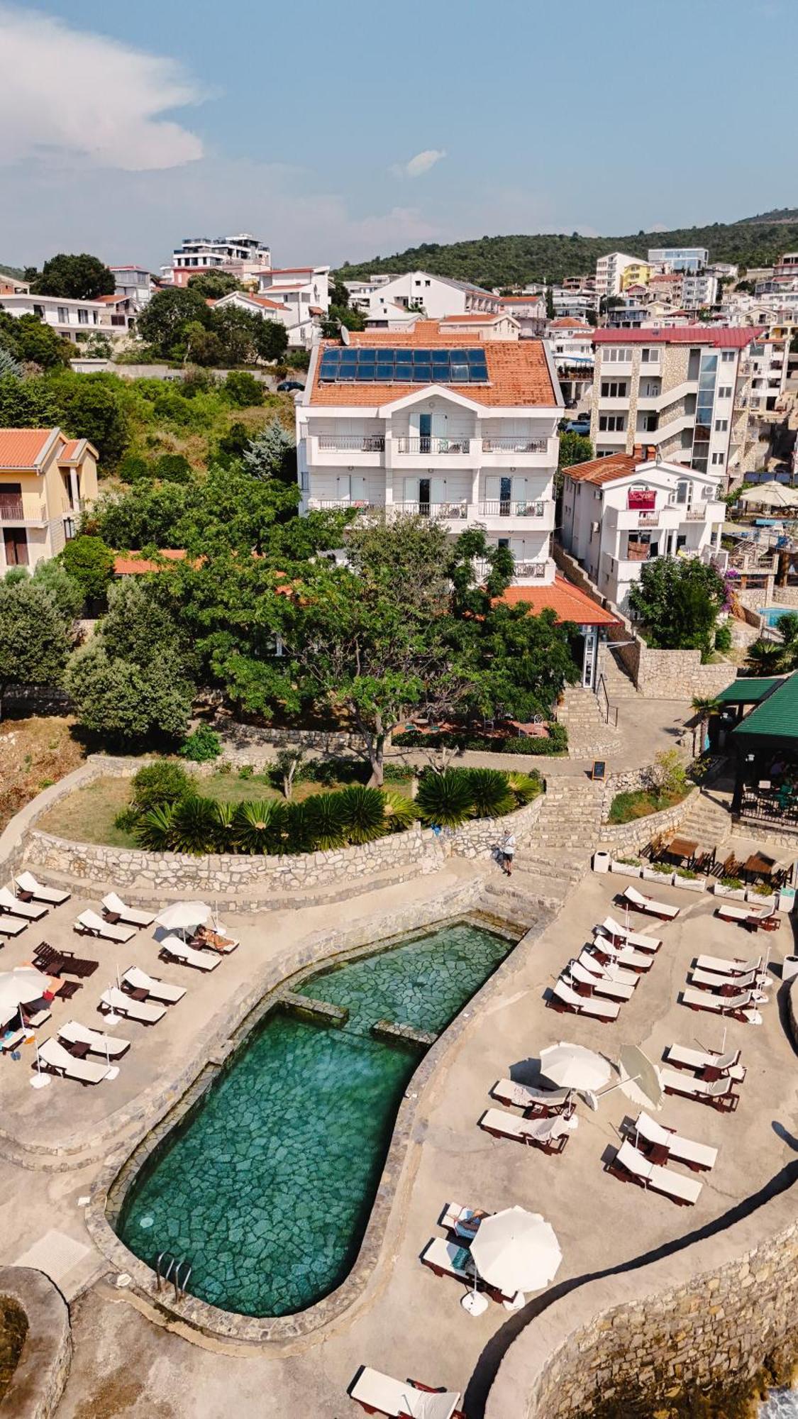 Hotel R Utjeha Bagian luar foto