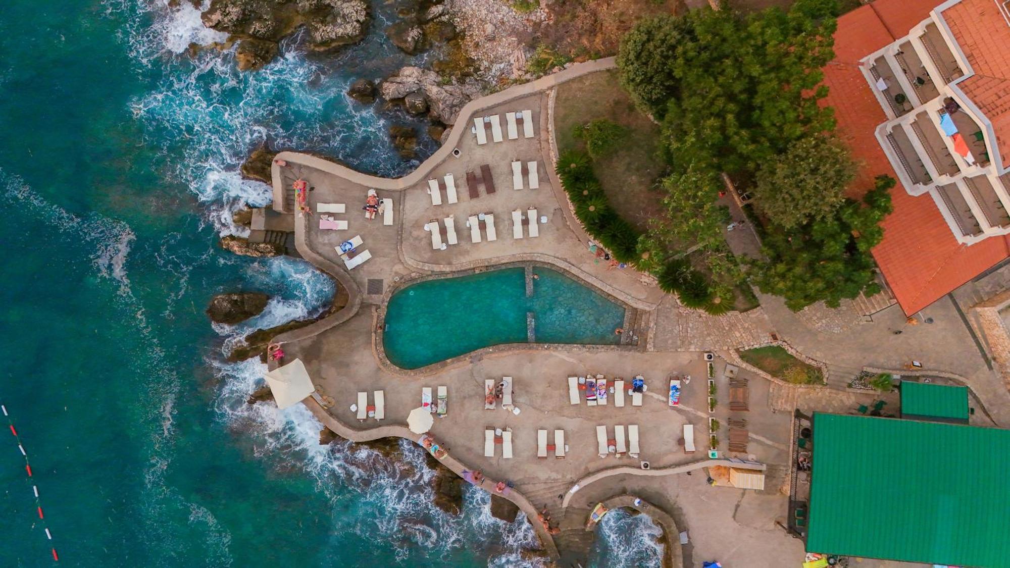Hotel R Utjeha Bagian luar foto