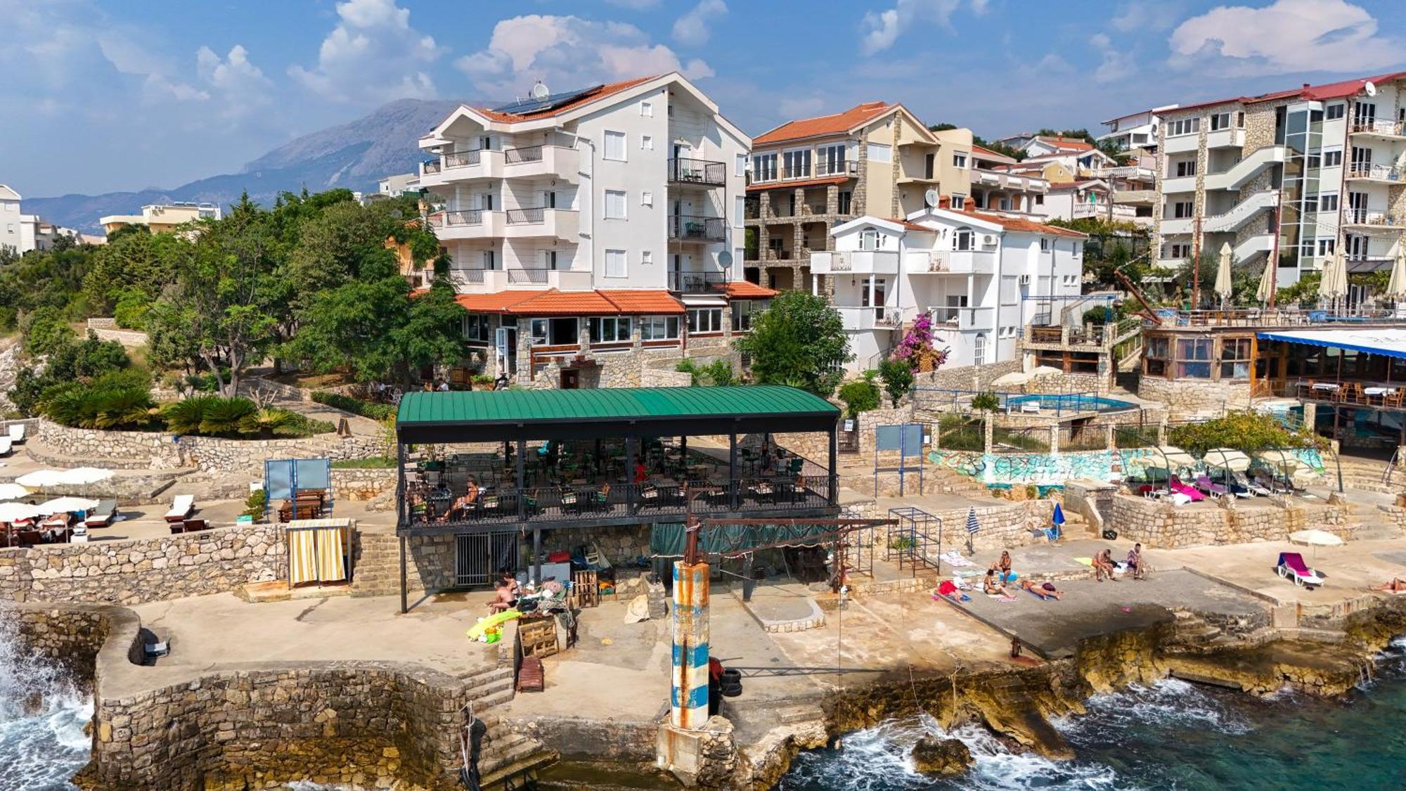 Hotel R Utjeha Bagian luar foto