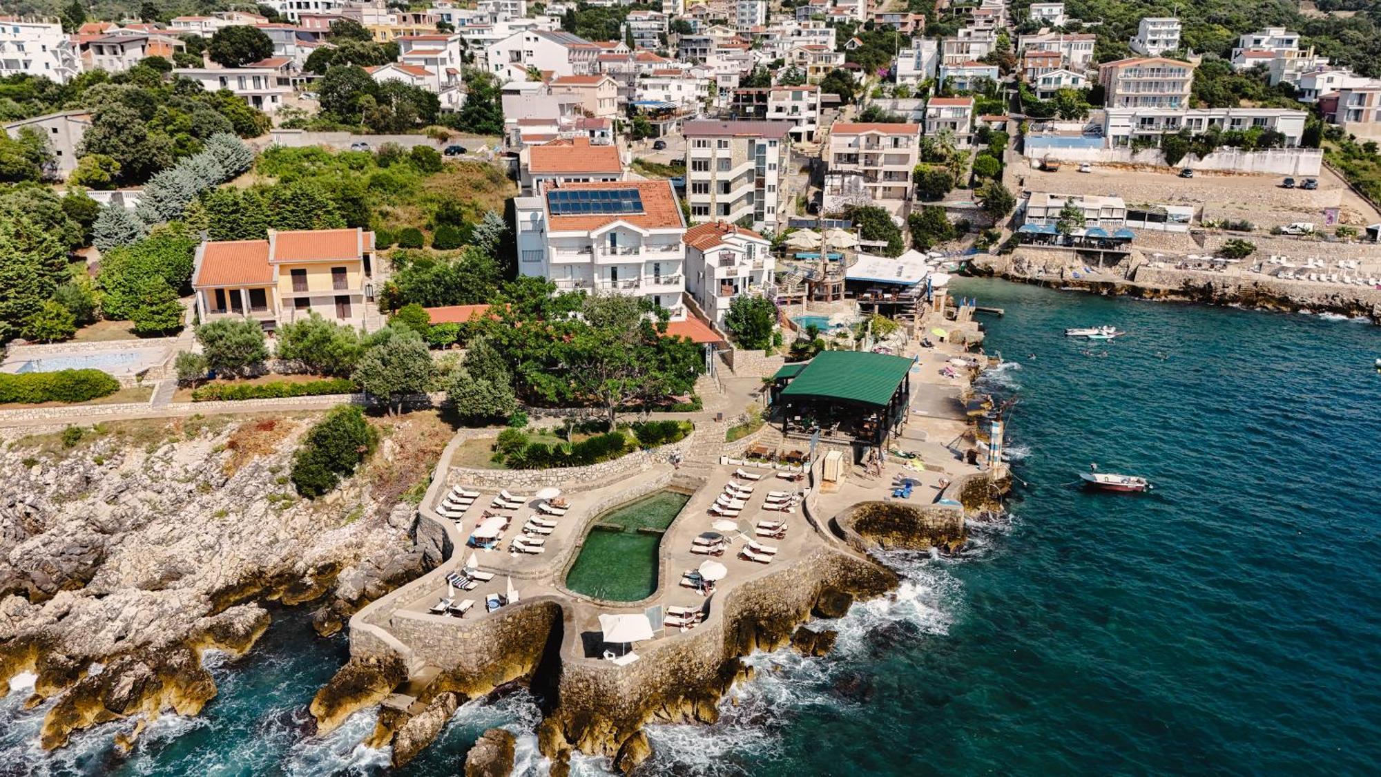 Hotel R Utjeha Bagian luar foto