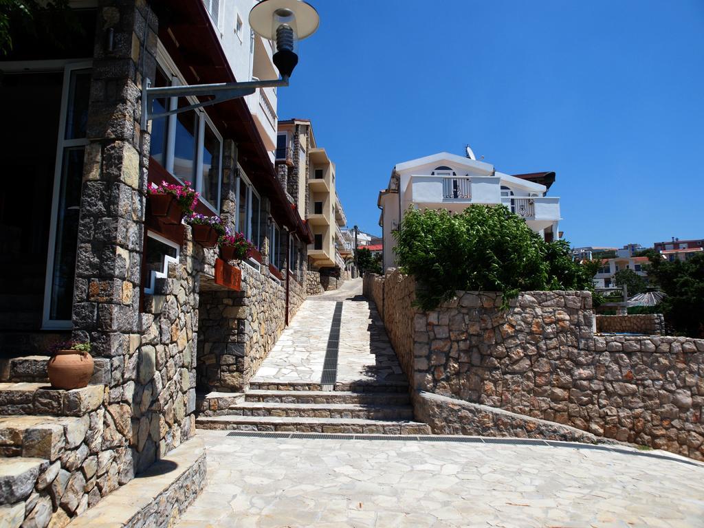 Hotel R Utjeha Bagian luar foto