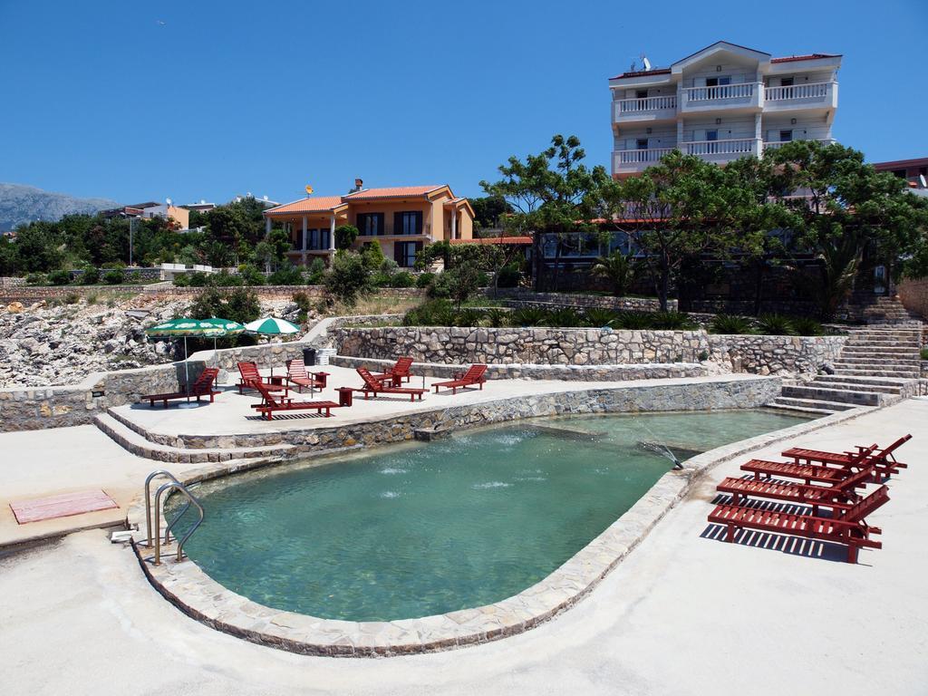 Hotel R Utjeha Bagian luar foto
