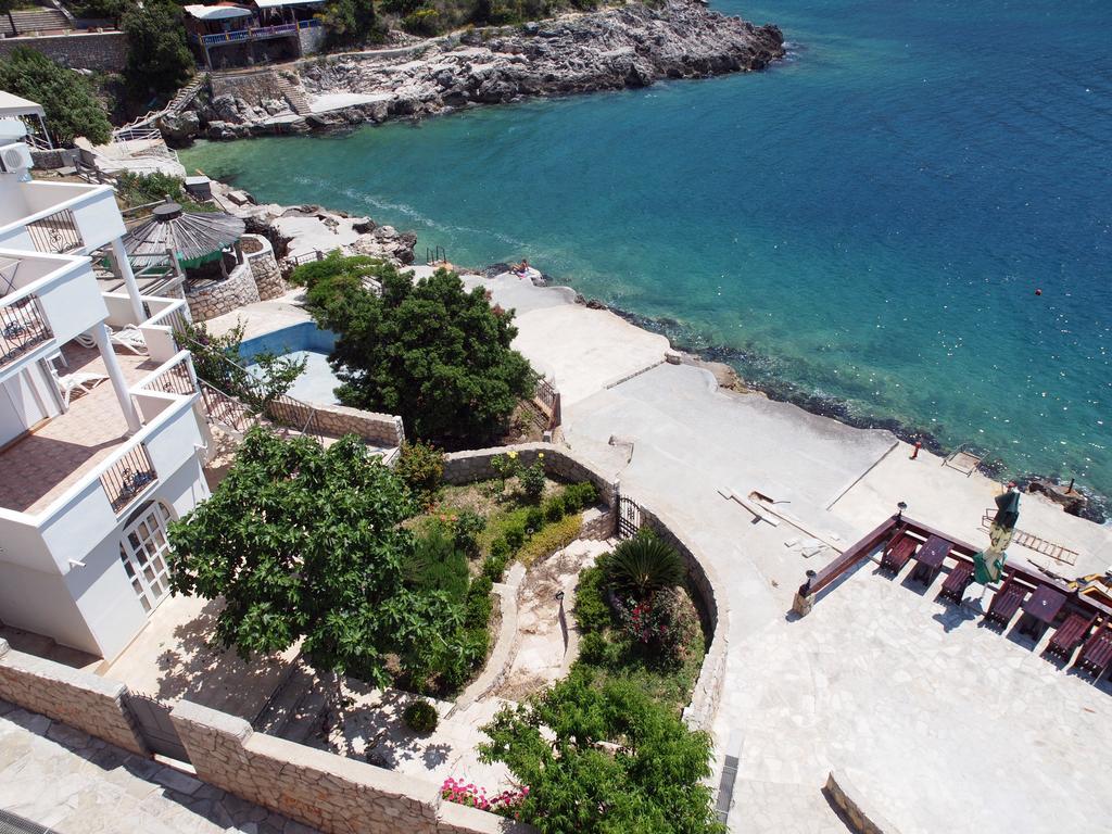 Hotel R Utjeha Bagian luar foto