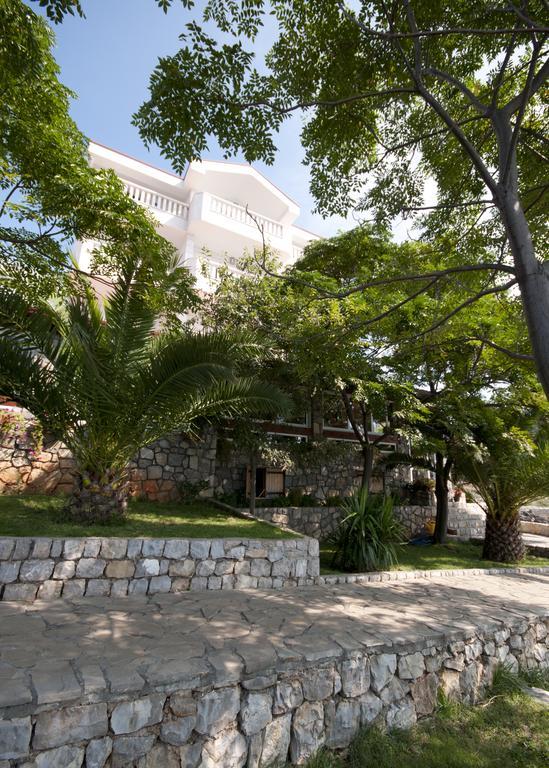 Hotel R Utjeha Bagian luar foto