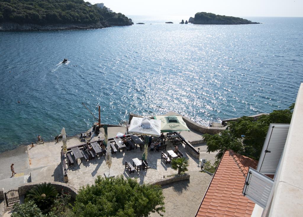 Hotel R Utjeha Bagian luar foto