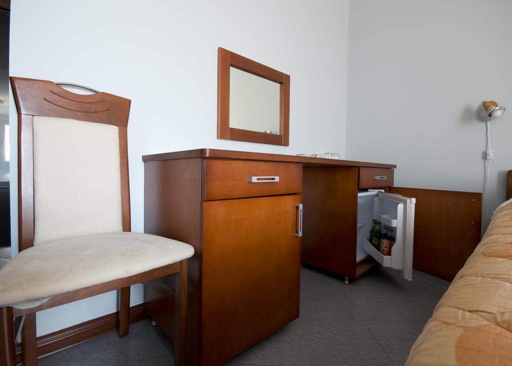 Hotel R Utjeha Bagian luar foto