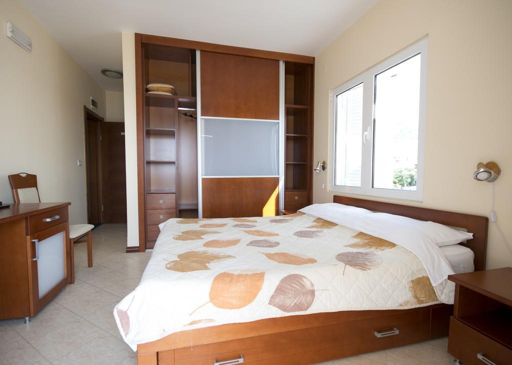 Hotel R Utjeha Bagian luar foto