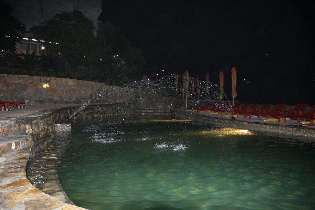 Hotel R Utjeha Bagian luar foto