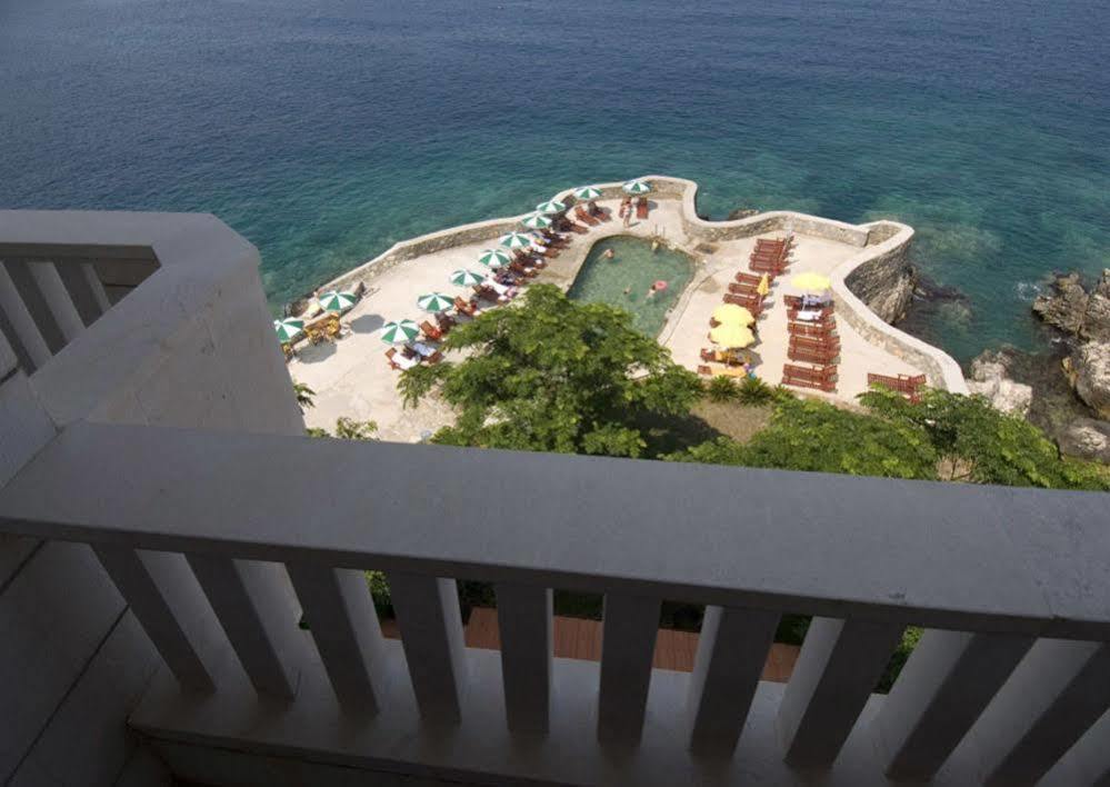 Hotel R Utjeha Bagian luar foto