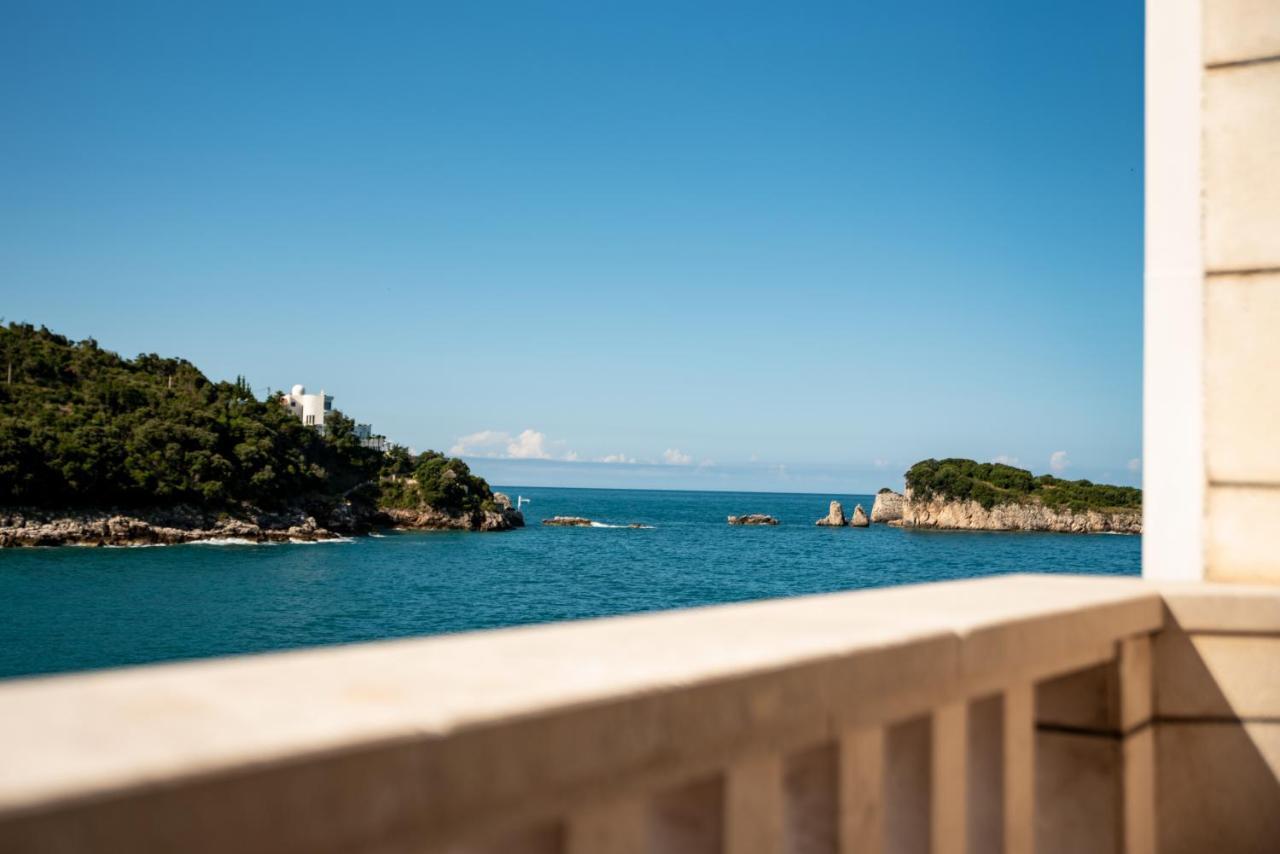 Hotel R Utjeha Bagian luar foto
